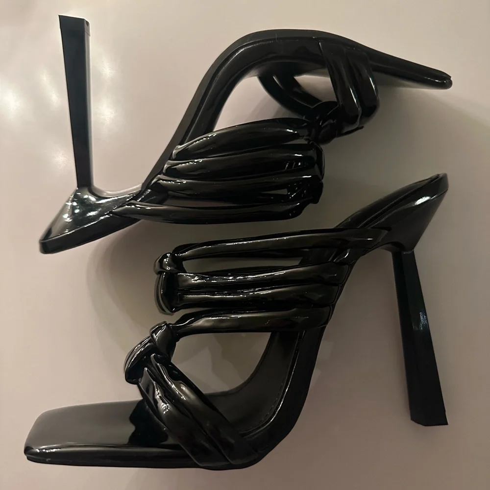 SIMMI London black heels. Superrrrrrrrrrrrr cute. - Picture 1 of 3